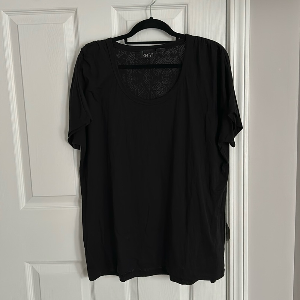 Black sheer top with snakeskin print XXL. In excellent condition.